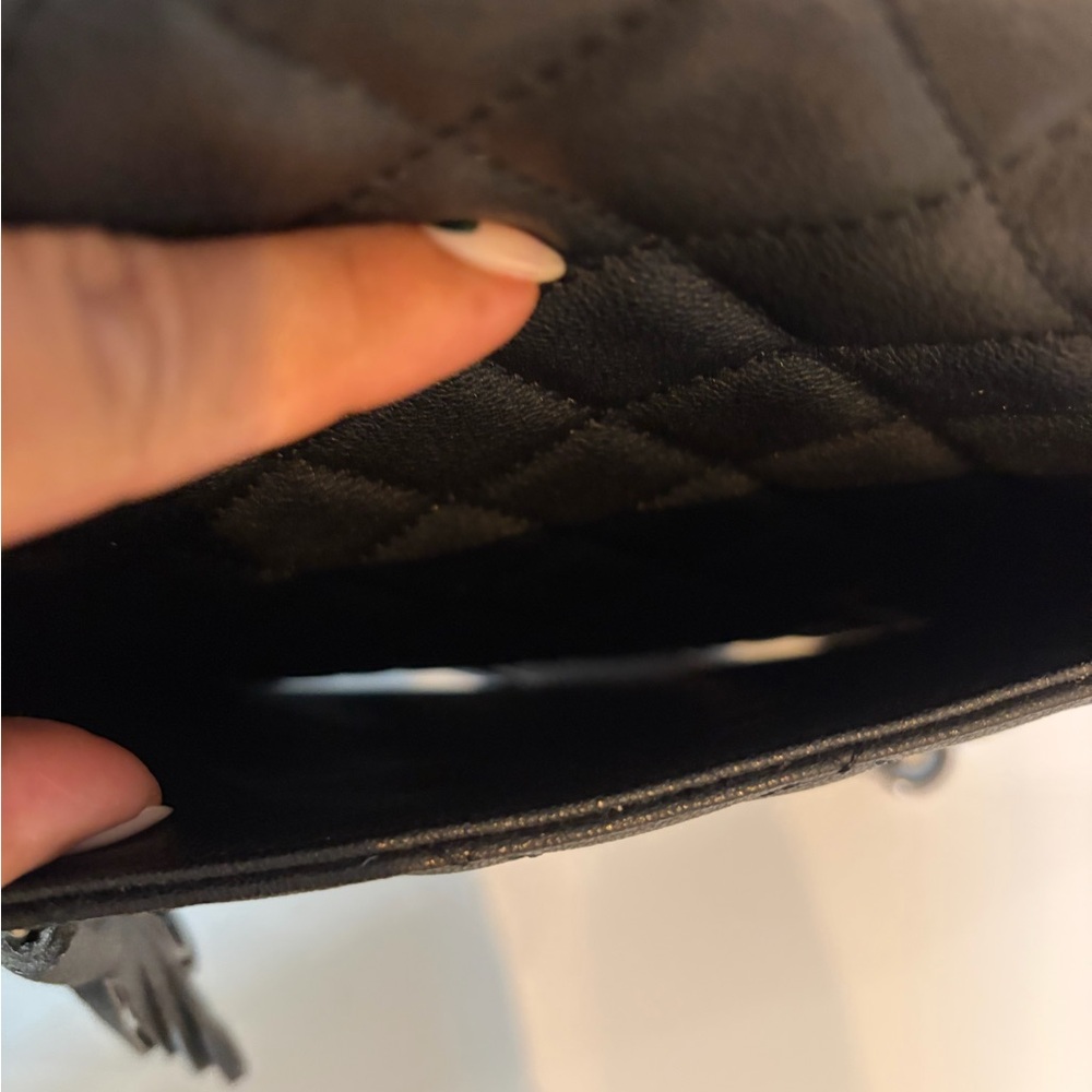 CHANEL Quilted Black Travel bag with Chain Strap - Picture 7 of 8